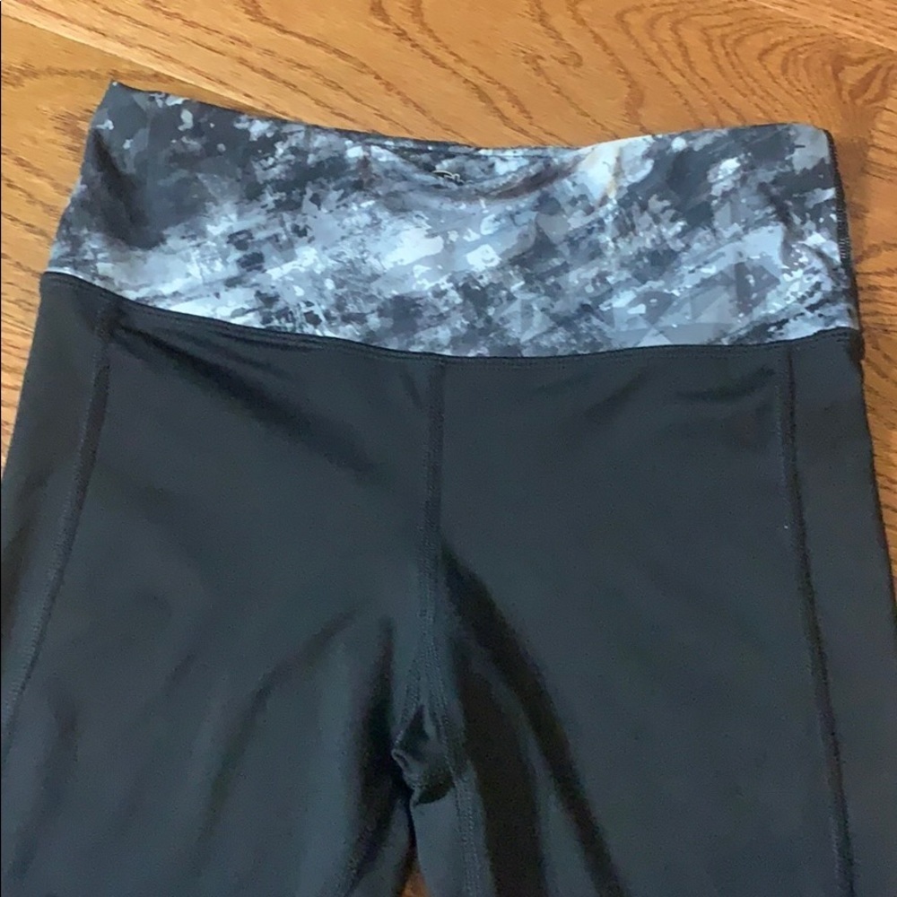 Champion cropped workout pants 🏋️‍♂️ - Picture 3 of 7